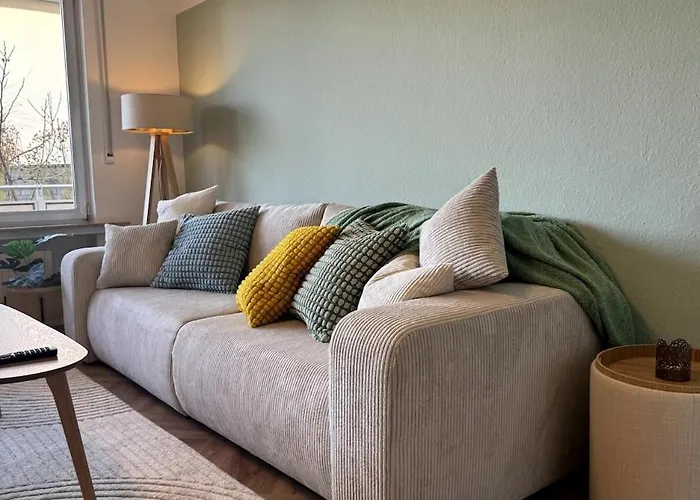 Cozy With Balcony I Free Parking I Wifi *