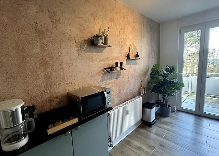 Cozy With Balcony I Free Parking I Wifi *